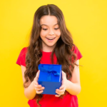 що подарувати дівчинці на 11 років