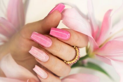 весняний манікюр 2024